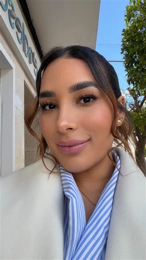 Alejandra Escobar on Instagram: "No es “moda” es mi proceso. Mudarme de país me ha cambiado la vida, acercarme a Dios me ha transformado el alma. El cambio no es romántico; es incómodo, solitario y lento y van a querer recordarte quien fuiste. Pero solo tú sabes lo que has cargado y lo que has soltado y eso nadie te lo puede quitar. Mis ganas de ser mejor me han traído a lugares que nunca pensé y a hacer cosas que ni siquiera imaginé ; pero de eso se trata no? De encontrar la magia en los nuevos