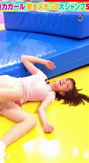 こんな飛び方ある？😂 Zero-G Safety Jump Show