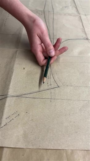 🧵 Some skills never go out of style. Our Introduction to Tailoring course teaches heritage techniques that underpin quality, fit and craftsmanship — guided by our expert tailor, Francesco. A brilliant starting point for anyone wanting to understand tailoring properly in 2026. #TailoringSkills #HeritageCraft #FashionEducation #FTA