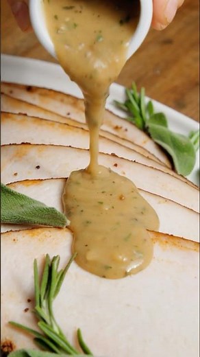 Make Ahead Turkey Gravy- No Drippings Needed! #easyholidayrecipe