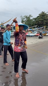 709K views · 3.5K reactions | Tali di pukul agar gerombolan ikan sarden tidak keluar dari dalam jaring | Edi Purnomo | Facebook