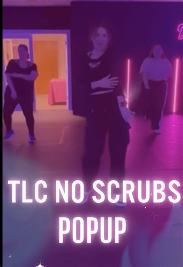No I don’t want no scrubs 🙅🏻‍♀️ These throwback popups just keep getting better and betterrrrr 🔥This popup was a request from one of you- so keep your requests coming!!!! Hi! If you’re new here, we’re Dance Fam, a dance studio for adults in North Indy! What throwback popup do you want to see next?? Teacher: @marcarline DC: Choreography from @officialtlc No Scrubs music video (1999). Official choreographer unknown. #tlc #noscrubs #indianapolis #thingstodoinindy #dancestudioforadults