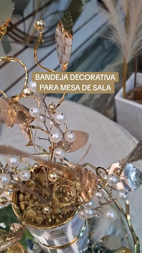Hola mis chicas! aquí le muestro opciones para decorar sus bandejas ✨️🥰🏡 #hogarydecoracion #arreglospersonalizados #homedecor #salahome #miladetallesparaelhogar #limaperu🇵🇪 #casabonita #parati #floresartificiales #bandejasdecorativas #adornosparasala #salaycomedor