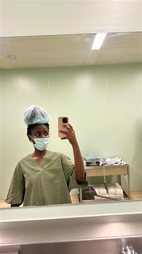 Ubamara’s life&studygram on Instagram: "Last week, I observed my very first surgery- a laparoscopic excision of an ovarian endometrioma. This was a cannon event for me because it was my first surgical experience and so it meant sooo much to me as someone who is considering a specialty in gynecology amongst others. I was also privileged to observe a dilation and curettage procedure this week and it’s honestly so rewarding seeing the practical examples of your class presentation slides. I’ve come 