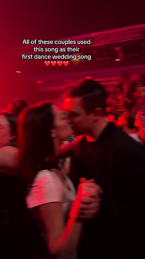 Couples Dance Again to Romantic Love Songs