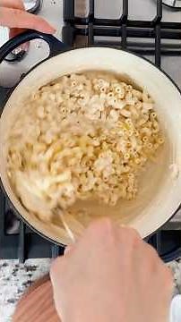 20-minute Creamy Cottage Cheese Mac and Cheese - 26 g. protein per serving! #macandcheeserecipe