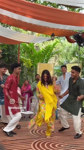 Shaadi Masti behind scenes... Hanan shaah Nimna Fathoomi #hananshah #nimnafathoomi #song #trending