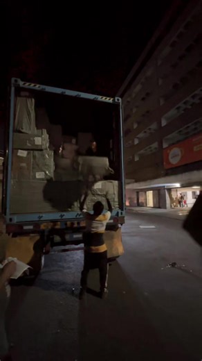 Chicas estamos descargando más zapato para dama y caballero en Importadora G&S y benite que ya entró el más buscado pantalón baggy con brillitos estíos exclusivos de nosotros 🥰🤩 #🇸🇻🥰🇸🇻🥰importadoragys #viraltiktok #moda #fashion