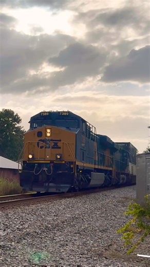 Awesome NF2 K5LAB on CSXT CW44AH 7389 as it leads on CSX I143-02 on 10/02/2025 #Shorts #train