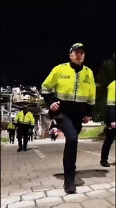 La Policía Nacional de Colombia refuerza su presencia en las comunas 10 y 11 con el desarrollo de operativos de registro, solicitud de antecedentes y patrullajes preventivos. 🚓 Estas acciones buscan fortalecer la seguridad y la convivencia ciudadana, promoviendo espacios seguros y de confianza para todos los habitantes. 💚 📞 Recuerda: ante cualquier situación sospechosa o hecho delictivo, comunícate a la línea 123. #SegurosCercanosYPresentes #PolicíaNacional #Pasto | Policía Metropolitana de S