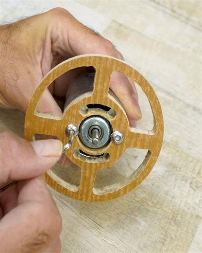 978K views · 1.3K reactions | Super Vacuum Cleaner using a Plastic Bottle | DIY & Crafts | Facebook