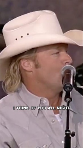 Throwing it back to this incredible performance of #ItMustBeLove from 2000! 🎶 #TBT #AlanJackson