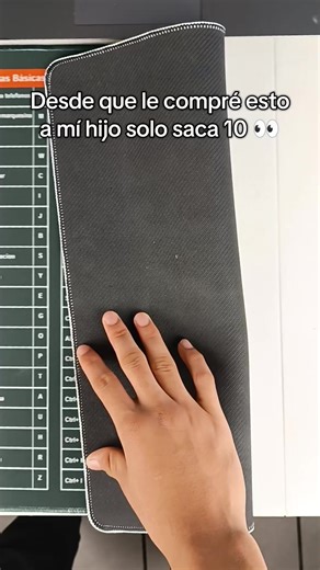 El profesor de informática lo ama 🤔👀#escuela #excel #exceltricks #exceltips #mousepad Mousepad grande con atajos de Office – productividad y eficiencia diaria Este mousepad grande de escritorio está diseñado para profesionales, oficinas y espacios de trabajo que valoran la eficiencia, la organización y la ergonomía. Incorpora atajos de teclado claramente impresos para Microsoft Office, incluyendo Word, Excel y PowerPoint, facilitando un flujo de trabajo más rápido y preciso sin interrupciones.