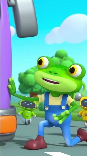 Wheels on the Bus FAIL! 🚌😲 #GeckosGarage #shorts