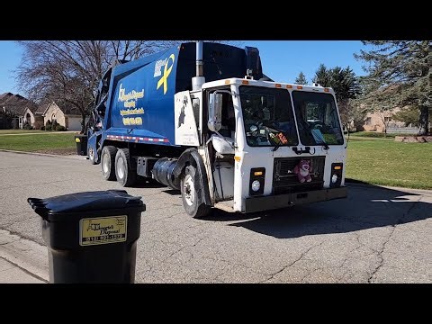Dougie's Disposal - Mack LE / McNeilus Tag Axle Rear Loader