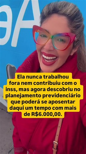 @drahenrietteadvogada explica: Ela nunca trabalhou fora, nunca contribuiu com o INSS e achava que tinha perdido a chance de se aposentar. Mas, no planejamento previdenciário, descobriu uma coisa importante: ainda pode dar tempo de construir uma aposentadoria no futuro, inclusive com valor acima de R$ 6.000,00. Muita gente pensa que, porque passou anos sem pagar INSS, não tem mais saída. Mas nem sempre é assim. No caso da mulher, pela regra geral, é necessário ter 62 anos de idade e, no mínimo, 1