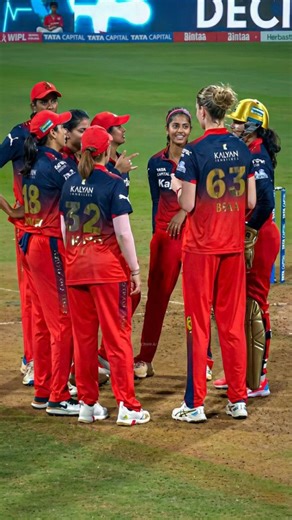 cinee_glam on Instagram: "MENS 🔄 WOMENS @royalchallengers.bengaluru ❤️‍🔥 . . 🚨 FOR THE FIRST TIME RCB WINS 4 CONSECUTIVE MATCHES AT THE START OF WPL 🚨 - The Domination of Captain Smriti & Co..!!!! With commanding wins and a healthy net-run-rate, RCB Women are leading the charge this season. They’re looking like genuine title contenders with every match they play."