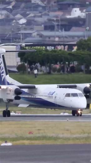 伊丹空港・DHC-8がいつもとは逆方向から離陸 (2026/5/23) #shorts #飛行機 #airport