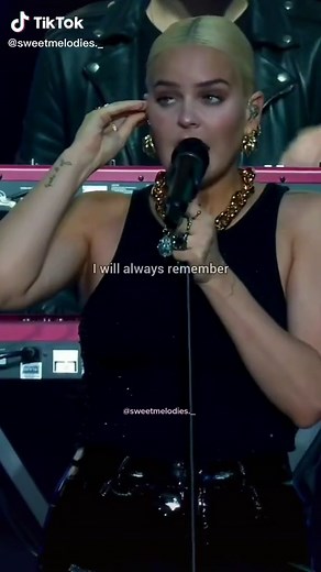 Anne-Marie '2002' Live Performance at Hits Live