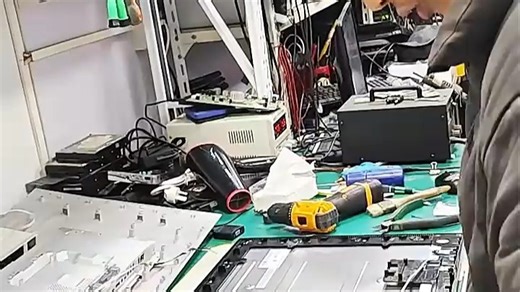 戴尔（Dell）笔记本爆屏修复换屏真实记录：屏幕突发黑屏闪烁，送修后48小时极速更换原厂屏，完美解决显示故障，维修期间数据完好无损，服务高效专业，使用体验焕然一