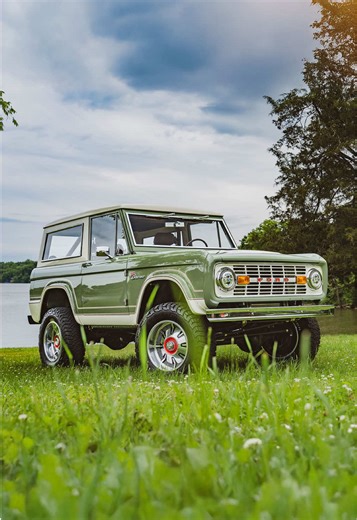 Buckle up! 2025 was full of epic builds, bold colors, roaring V8s, and coast-to-coast deliveries. Let’s run it back. #gatewaybronco #dreamstodriveways #handcrafted