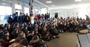 INSOLITE. Mini-battle sous le préau du collège Olympe-de-Gouges à Ingwiller [ VIDEO]