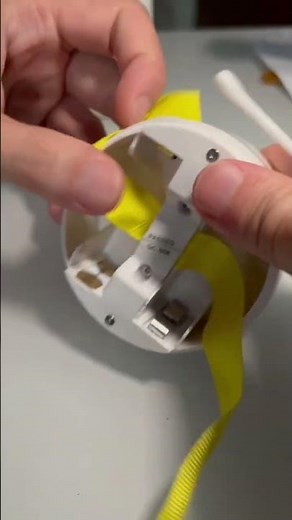 Cleaning dirty battery terminals with isopropyl alcohol