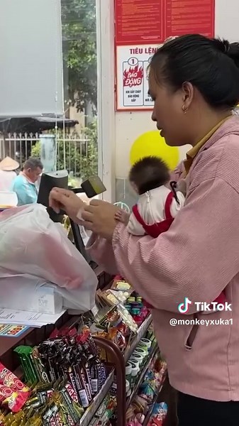 Xuka’s first time at the supermarket and he’s LOSING IT 😂🛒