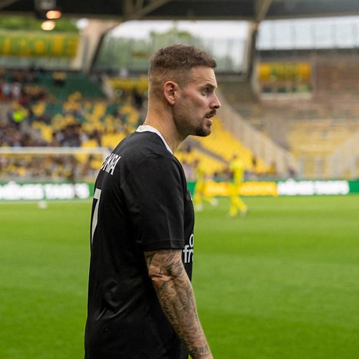 1.6K views · 13 reactions | Matt Pokora et Yoann Gourcuff sur la pelouse : le Match des Légendes réunit les plus grandes stars pour la bonne cause | Pop Up | Facebook