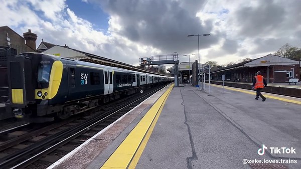 Zeke Loves Buses and Trains (@zeke.loves.trains)’s videos with som original - Lucas Music