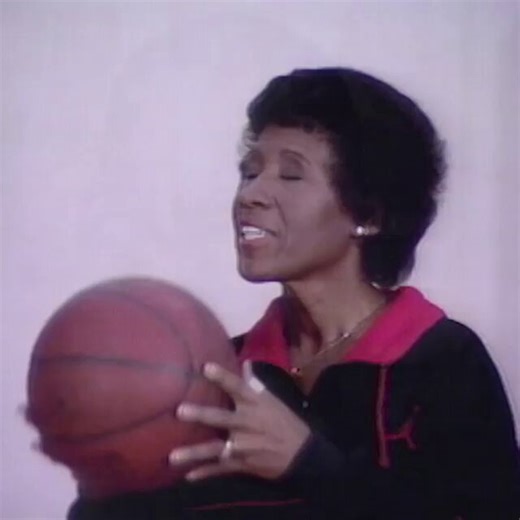 "And now give it some razzle dazzle."We had to include this hilarious Michael Jordan commercial with his mother for Mother’s Day 😂