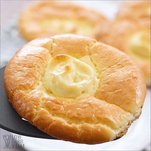 2.2M views · 710 reactions | Here's a cloud bread recipe variation you don't want to miss! It's a low carb cream cheese danish with only 1g total carb each! PRINTABLE RECIPE : https://lowcarbyum.com/cloud-bread-cheese-danish-egg-fast/ | Low Carb Yum | Facebook