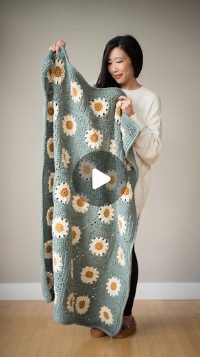 Stephanie Lau @AllAboutAmi | Since the #cozydaysdaisyblanket uses bulky level 5 yarn and an 8 mm crochet hook, it works up quickly compared to if you were using worsted... | Instagram