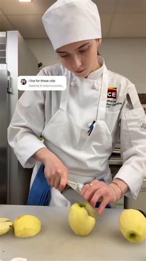 These mini tarte tatin are too cute ☺️🍏 as told by 📸: @simpler_eats #pastryschool #culinaryschool #culinarystudent #pastry #pastrystudent #nyc #nycculinarystudent | Institute of Culinary Education