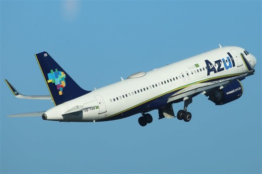 Azul (AZUL4) dispara mais de 60% e entra em leilão; entenda