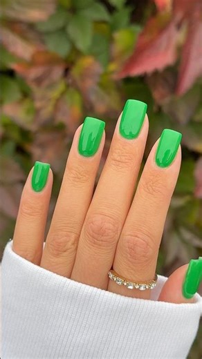 Grønne statement-negle 💚 Monte Carlo fra dippi – salonlook derhjemme ✨#negle #dippi #danmark