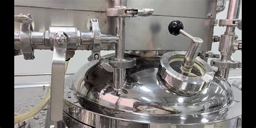 Small Vacuum Emulsifier Vacuum Homogenizer Emulsifier Cosmetic Lotion Production Equipment for Makeup Remover Lotions