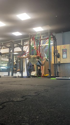 Sports Nutrition and Gym Routine: Balanced Strength & Recovery Tips