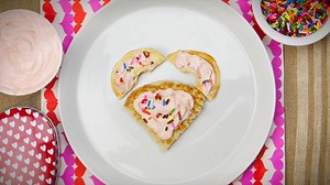 Spread a little love with your favorite Thomas’® English Muffins and Bagels. | Thomas’ Breakfast