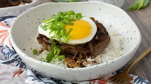 Loco moco-style round steak recipe