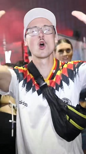 469K views · 11K reactions | STOP DE BOOT M8 | The Slendy Show | Facebook