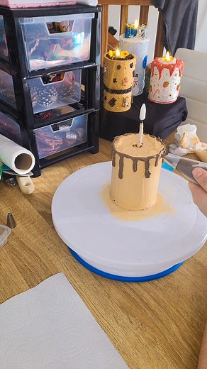 5.6K views | Bougie Led 12 cm creation en colle chantilly. Modèle disponible  #collechantilly #passionnée #bougie #bougiegourmande #creation | Coralie Poufarin | Facebook