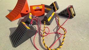Goshen Sun- Heavy Duty Rubber Wheel Chocks with Reflective Strips - Set of 4 (7.8x5x4) /Wheel Wedge/Tire Stop Block/Curb Parking Stopper/Parking Aid,All-Weather, Non-Slip,SUV(004-Yellow)