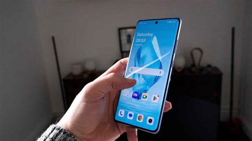 Tech in 2024: Smartphones ditch curved display for flat screens