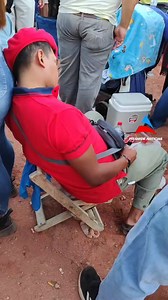 🌅 Cuando el sueño te gana en la Serenata... cualquier cosa sirve de almohada 😂🎶 ¿Te pasó? Contanos con qué dormiste. 😴👇 #SerenataACafayate #ModoFestival #Cafayate | Pirámide Noticias