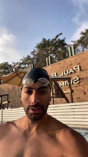 Level up your underwater! These two drills transformed my dolphin kick: 1️⃣ Vertical Dolphin Kicks: Build that core power and undulation. •Do: 3-4 sets of 30-45 seconds, resting for 30 seconds between sets. 2️⃣ Streamline Push & Hold: Push off the bottom, hold a tight streamline, and rise AS HIGH as you can. The key? Fight to hold your top position! ✨ •Do: 2-3 sets of 8-10 repetitions. Rest 60 seconds between sets. Pro Tip for (2): Wear fins to maximize glide and focus on feeling the connection 