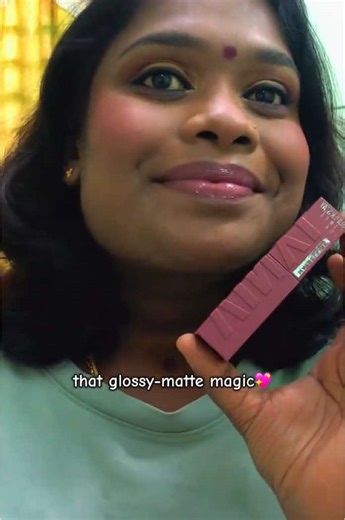 golden soft glam mood🫣🫣 yellow eyes, brown blend, and Maybelline Vinyl ink in 40 Witty to seal the look😉💖 @Maybelline Malaysia #vanadn #maybelline #maybellinemalaysia #tanskingirl #browngirlmakeup #maybellinevinylink