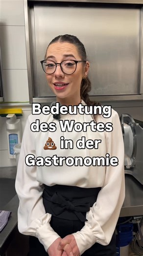 Monika • Gastro Insider • Küche & Service on Instagram: "„Scheiße.“ Ein Wort. Mindestens 10 Bedeutungen. Gastronomie halt. Von „Scheiße, das läuft!“ über „Scheiße… schon wieder der Bon-Drucker.“ bis zu dem einen Moment, über den wir nicht sprechen. Kontext ist alles. Tonlage auch. Schreibt uns: Wann ist „Scheiße“ bei euch gut, schlecht oder maximal gastrokatastrophal? Und Applaus für Alina – heute ihre Premiere bei uns. Seit knapp vier Monaten Teil unseres Teams und jetzt offiziell on stage. - #