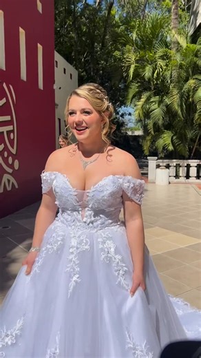 3 comments | En Thesan Jardín puedes vivirlo todo: desde tu first look más mágico, ese momento donde las emociones florecen, hasta cada detalle importante de tu boda, diseñado para que tu historia brille con luz propia. ✨ En THESAN, los momentos más especiales comienzan aquí. #ThesanJardín #FirstLook #BodasThesan #BodasEnJardín #TuDíaEspecial | Thesan Jardín | Facebook