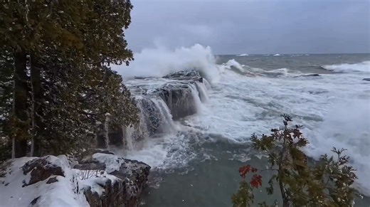 50 mph winds ✓ 20 foot waves✓ 17 degrees with - windchills ✓ Lake Superior always gives us a show when the North winds blow at Blackrocks in Marquette Michigan The Accent Guy hope you can catch these on your visit to Lake Superior!! @topfans #followerseveryone #puremichigan #fblifestyle #lakelife #906images | 906 Images
